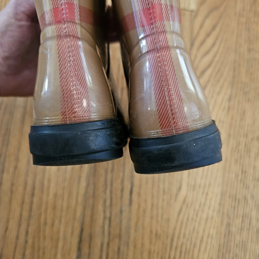 Burberry stylish rain